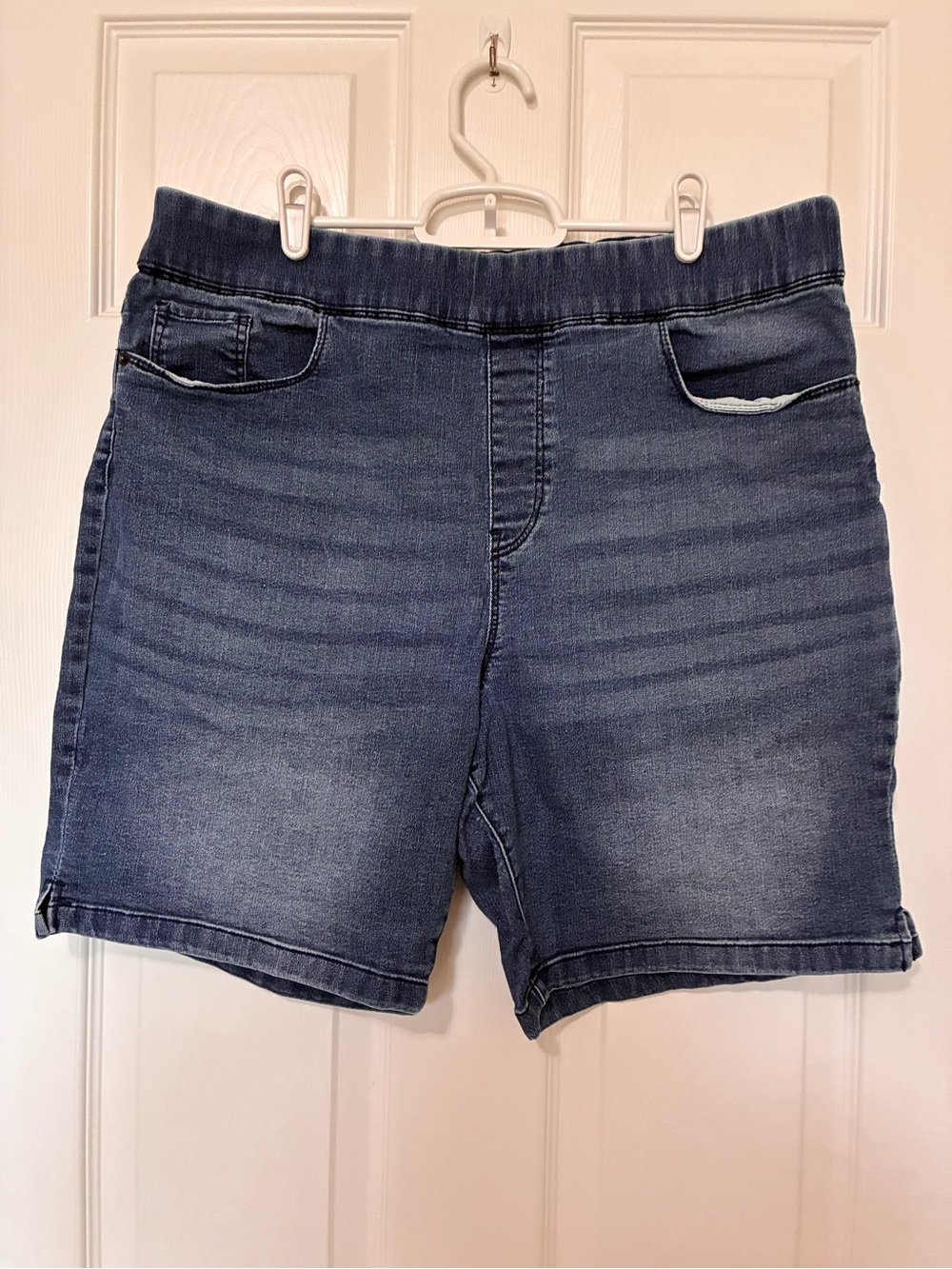 DKNY Jeans Pull-On Bermuda Shorts Women’s XL Blue Denim Stretch